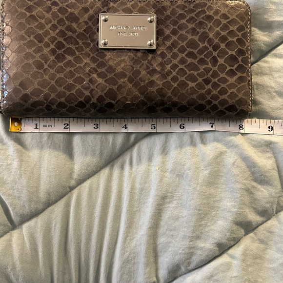 Michael Kors Gray Snake Print Wallet - Picture 2 of 8